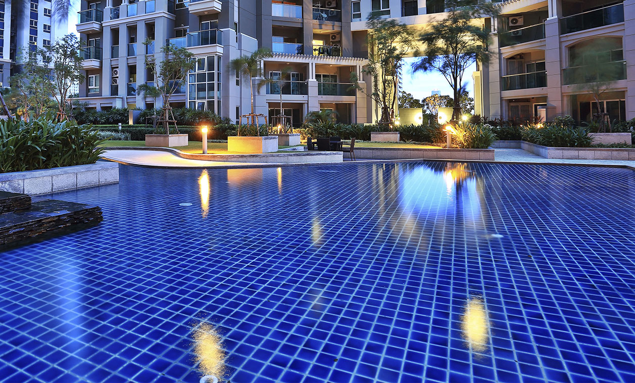 밤이 깊을수록 더욱 선명해지는 노천의 휴식